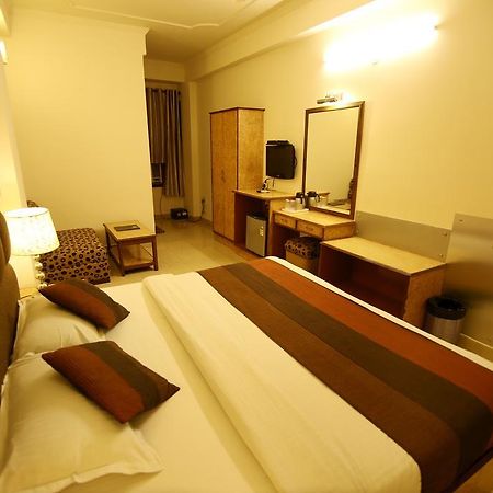 ניו דלהי Hotel Parkway Deluxe מראה חיצוני תמונה