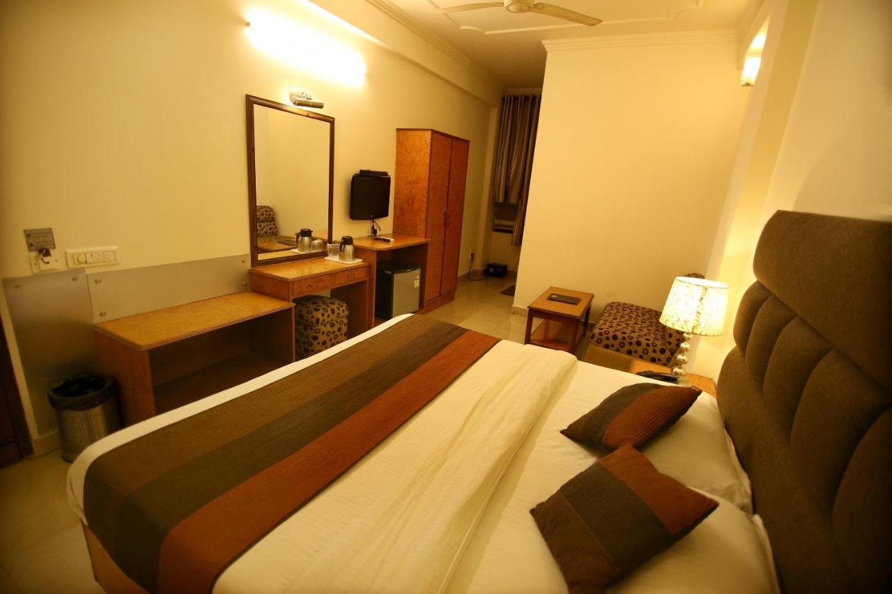 ניו דלהי Hotel Parkway Deluxe מראה חיצוני תמונה