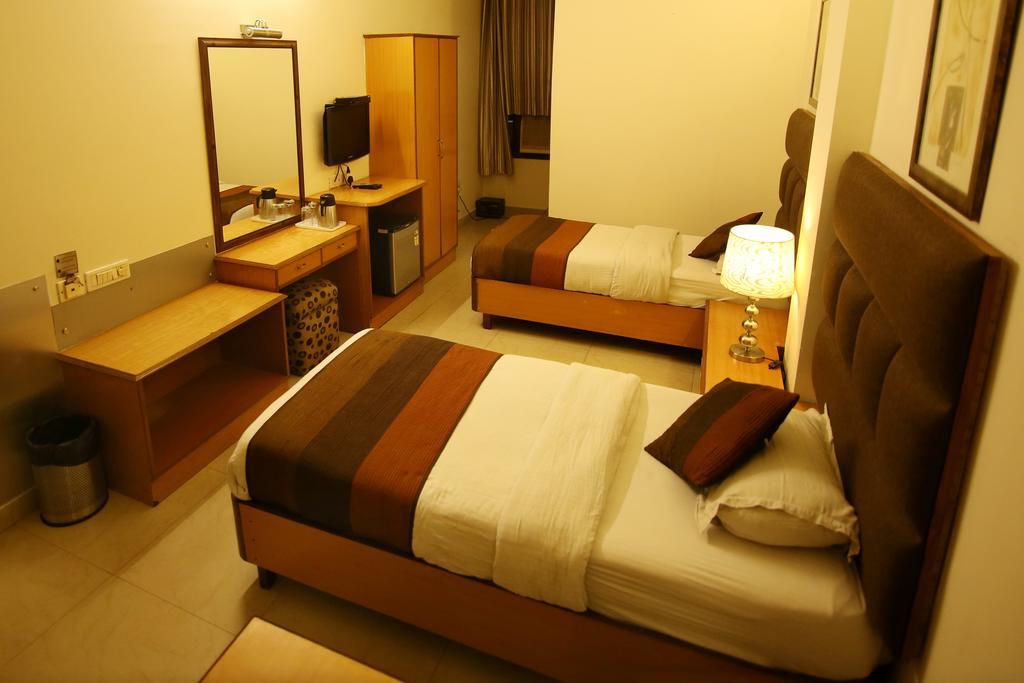 ניו דלהי Hotel Parkway Deluxe מראה חיצוני תמונה