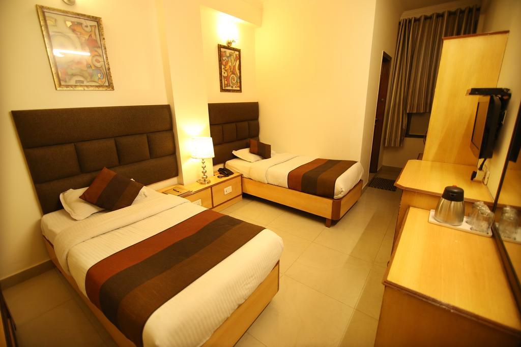ניו דלהי Hotel Parkway Deluxe מראה חיצוני תמונה