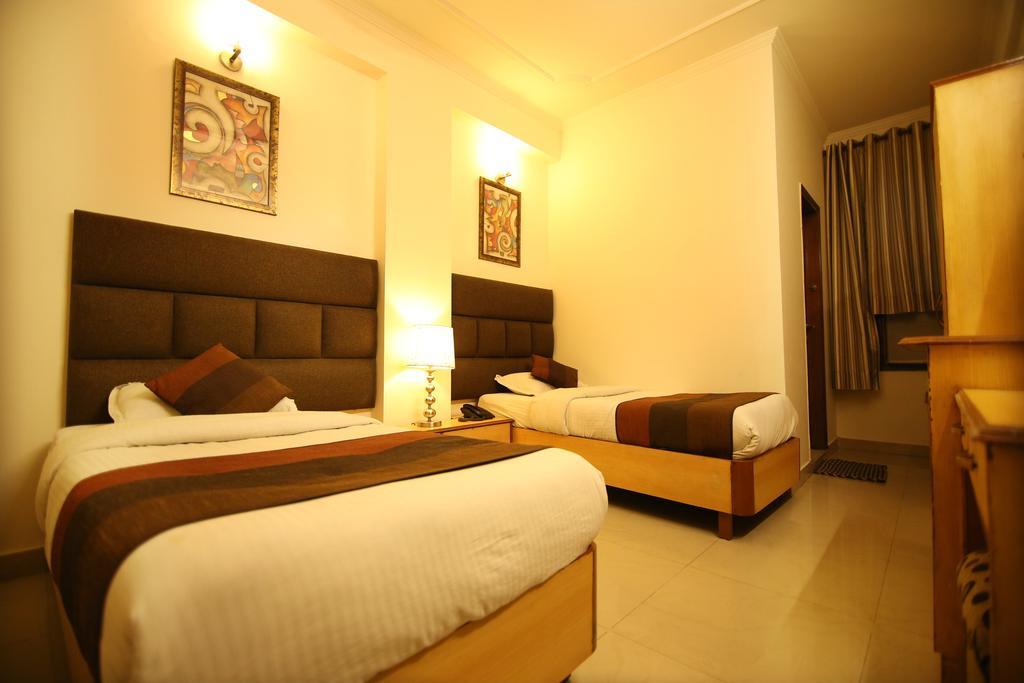 ניו דלהי Hotel Parkway Deluxe מראה חיצוני תמונה