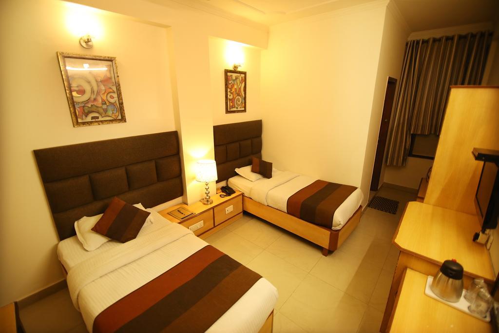 ניו דלהי Hotel Parkway Deluxe מראה חיצוני תמונה