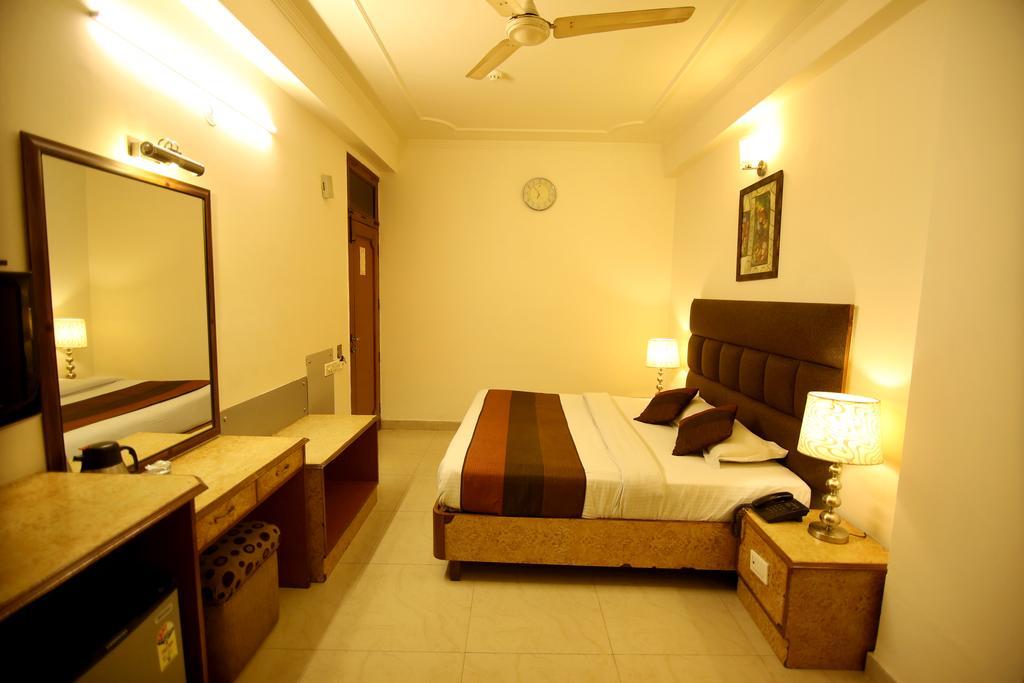 ניו דלהי Hotel Parkway Deluxe מראה חיצוני תמונה