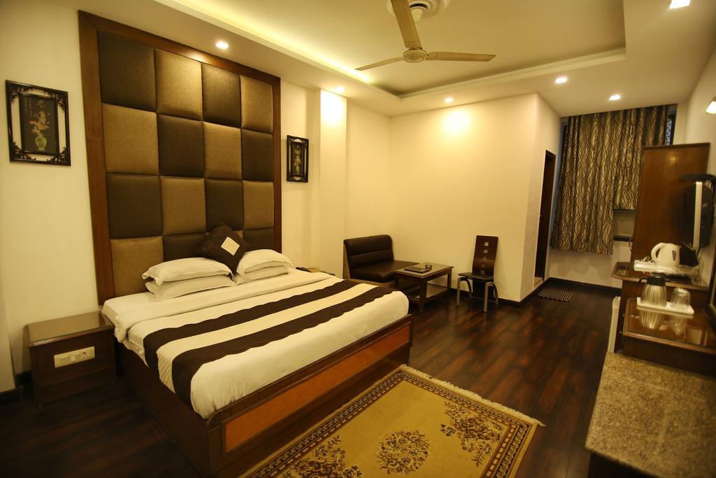 ניו דלהי Hotel Parkway Deluxe מראה חיצוני תמונה