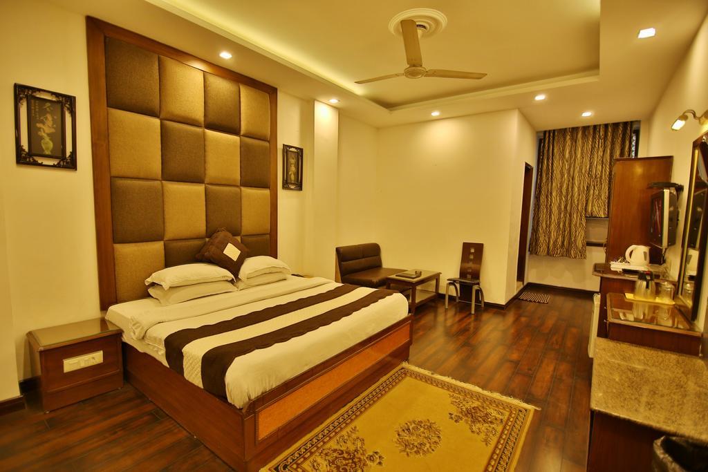 ניו דלהי Hotel Parkway Deluxe מראה חיצוני תמונה