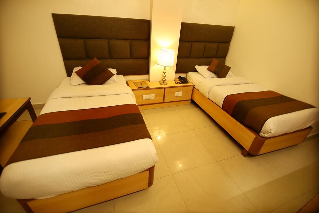 ניו דלהי Hotel Parkway Deluxe מראה חיצוני תמונה