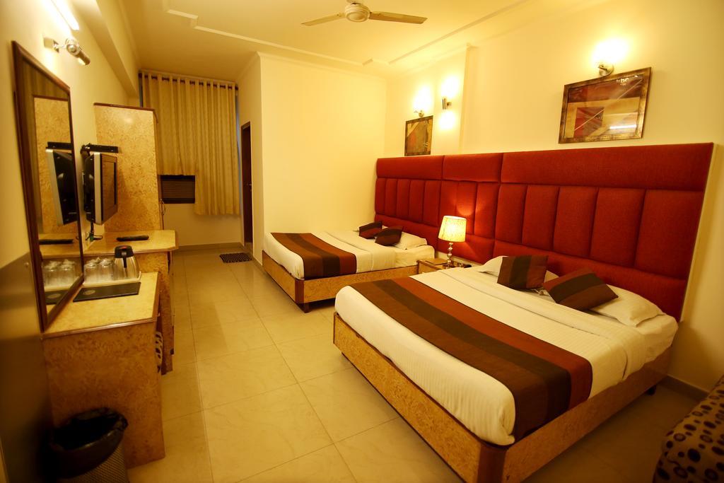 ניו דלהי Hotel Parkway Deluxe מראה חיצוני תמונה