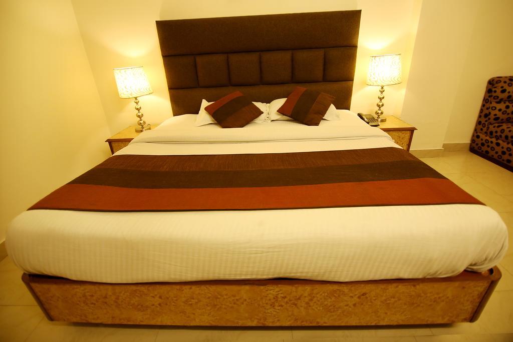 ניו דלהי Hotel Parkway Deluxe מראה חיצוני תמונה