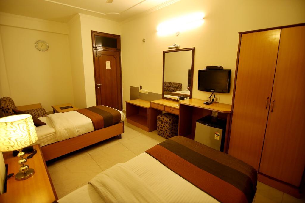 ניו דלהי Hotel Parkway Deluxe מראה חיצוני תמונה