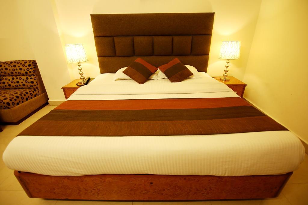 ניו דלהי Hotel Parkway Deluxe מראה חיצוני תמונה