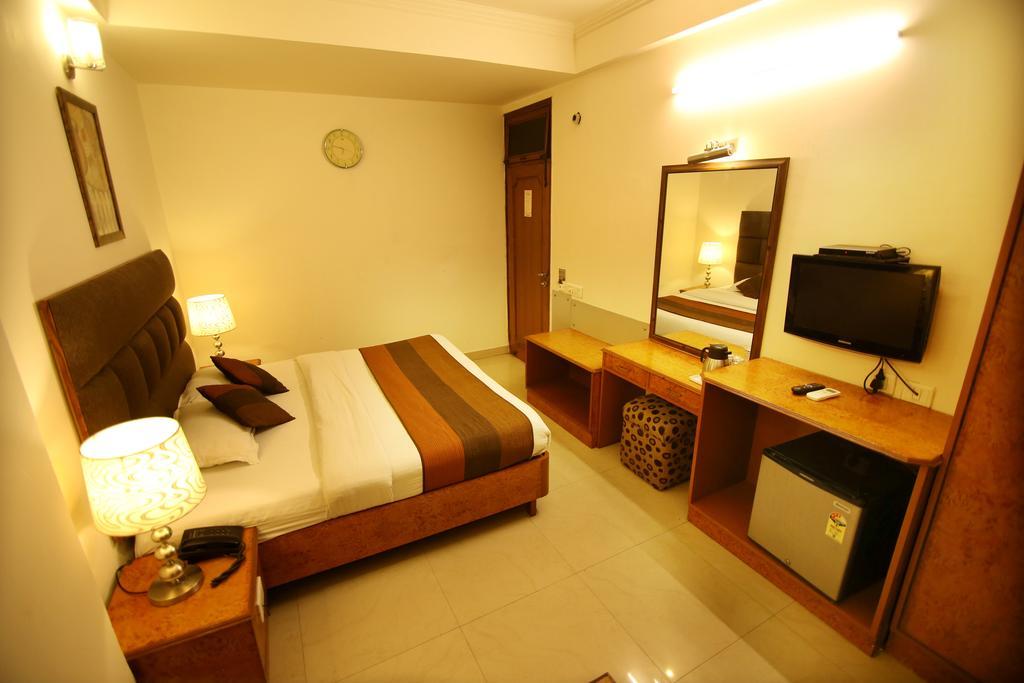 ניו דלהי Hotel Parkway Deluxe מראה חיצוני תמונה